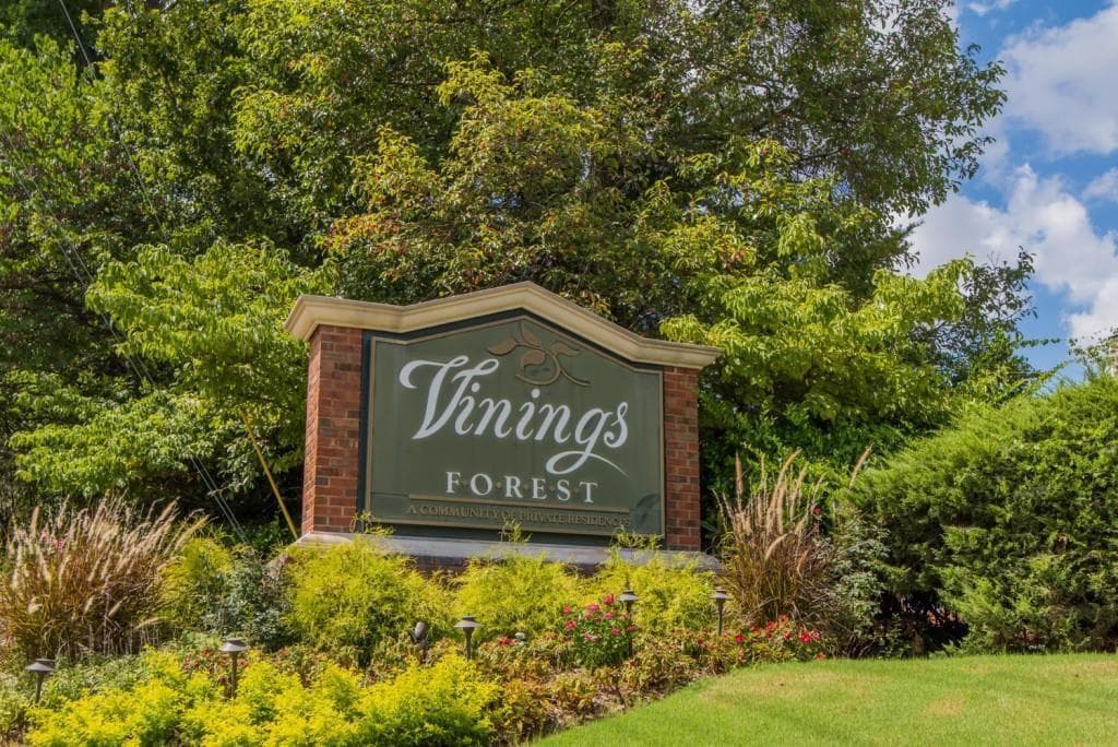 3 bedroom, 3 bathroom, 1,896 sq ft townhouse sold at 208 Vinings Forest Circle, Smyrna, GA 30080