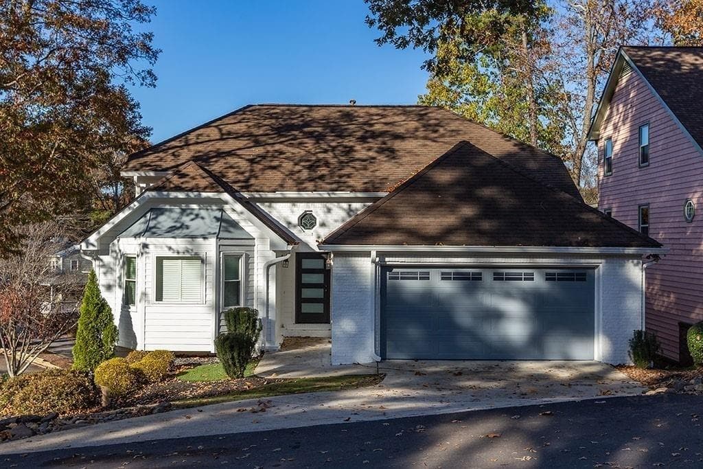 5 bedroom, 4 bathroom single family residence sold at 200 KINROSS Court, Roswell, GA 30076