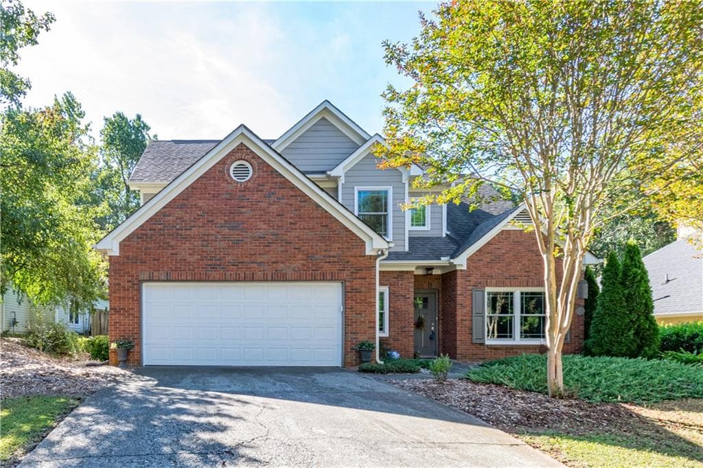 4 bedroom, 3 bathroom, 2,085 sq ft single family residence sold at 2900 Ivey Oaks Lane, Roswell, GA 30076