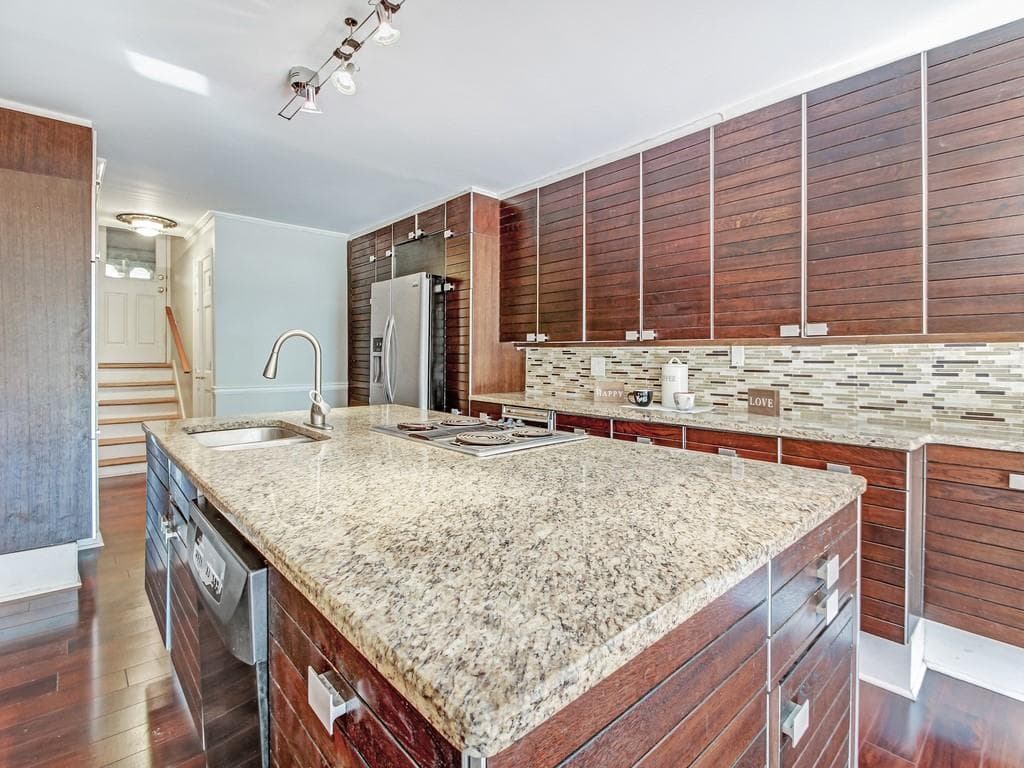 3 bedroom, 4 bathroom, 2,272 sq ft townhouse sold at 220 Colony Ridge Drive, Alpharetta, GA 30022