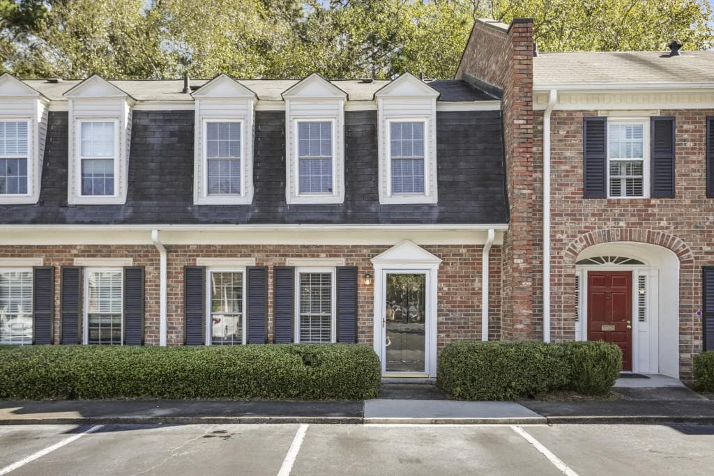 2 bedroom, 3 bathroom, 1,320 sq ft townhouse sold at 20 Iron Bound Place, Atlanta, GA 30318