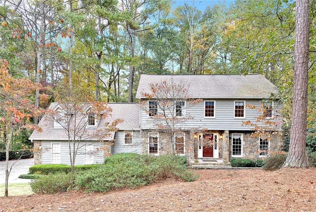 4 bedroom, 4 bathroom, 3,024 sq ft single family residence sold at 10145 Cresent Hill Lane, Roswell, GA 30076
