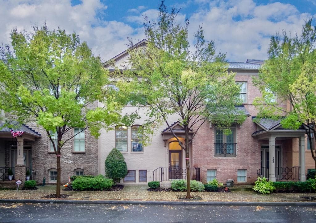 4 bedroom, 4 bathroom, 2,224 sq ft townhouse sold at 354 SUWANEE Avenue, Suwanee, GA 30024