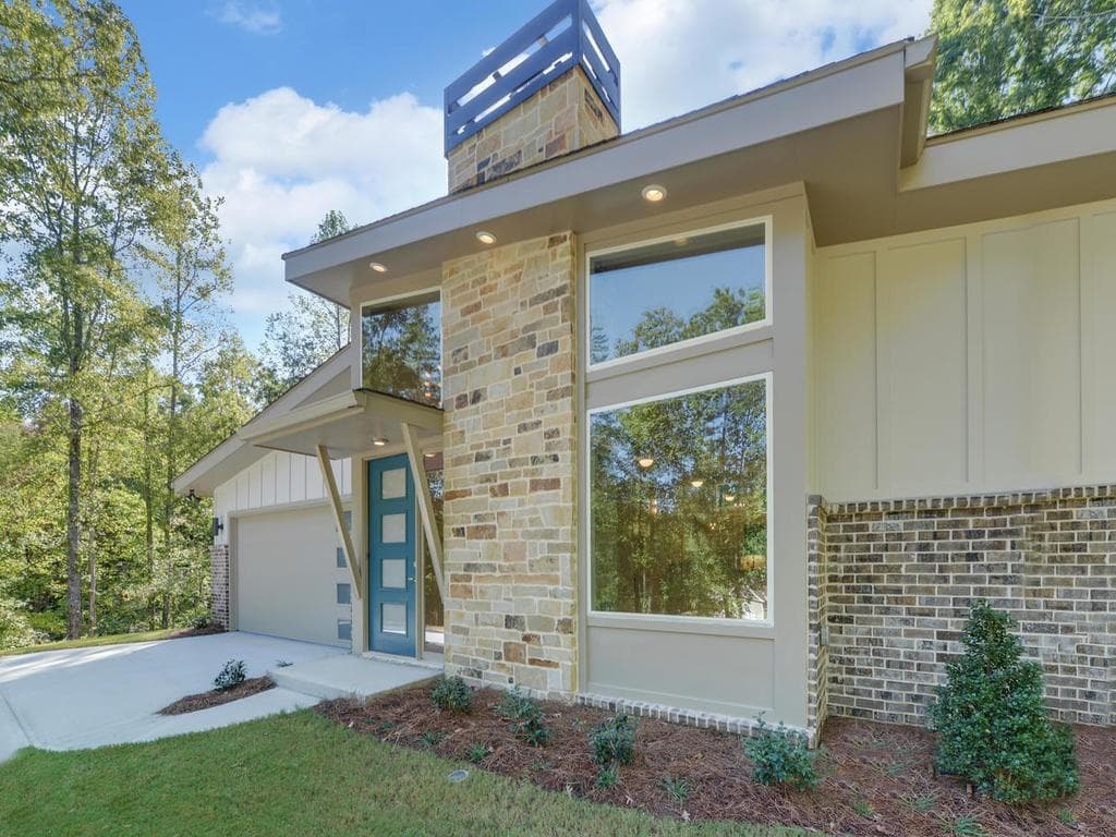 3 bedroom, 3 bathroom, 2,374 sq ft single family residence sold at 3003 Habersham Hills Drive, Gainesville, GA 30506