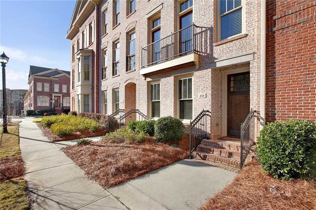 4 bedroom, 5 bathroom, 2,700 sq ft condominium sold at 404 River Vista Drive, Atlanta, GA 30339
