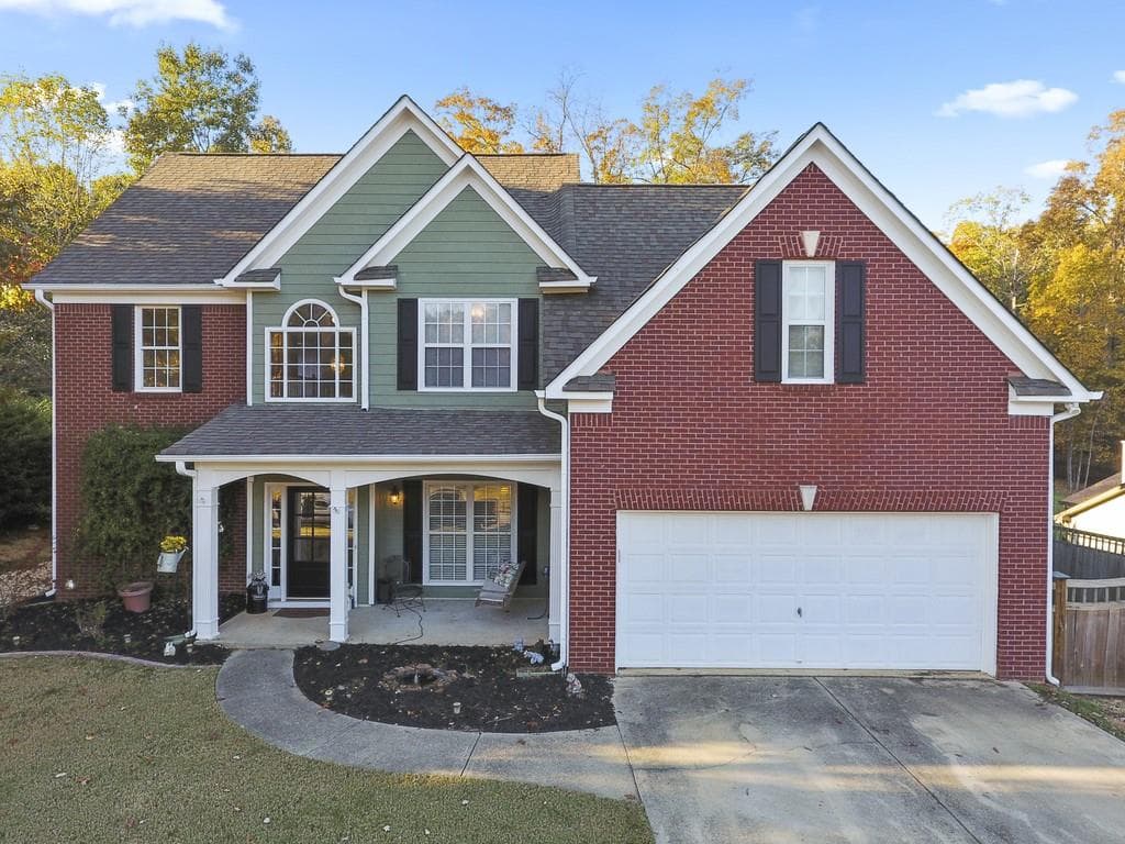 4 bedroom, 3 bathroom single family residence sold at 5579 Newberry Point Drive, Flowery Branch, GA 30542