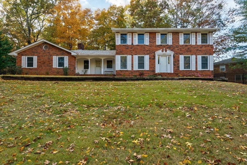 4 bedroom, 4 bathroom, 3,403 sq ft single family residence sold at 970 Hunterhill Drive, Roswell, GA 30075
