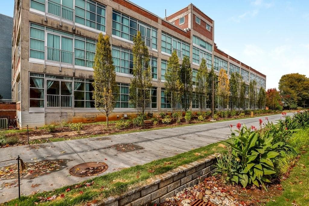2 bedroom, 2 bathroom, 1,373 sq ft condominium sold at 890 Memorial Drive 207, Atlanta, GA 30316