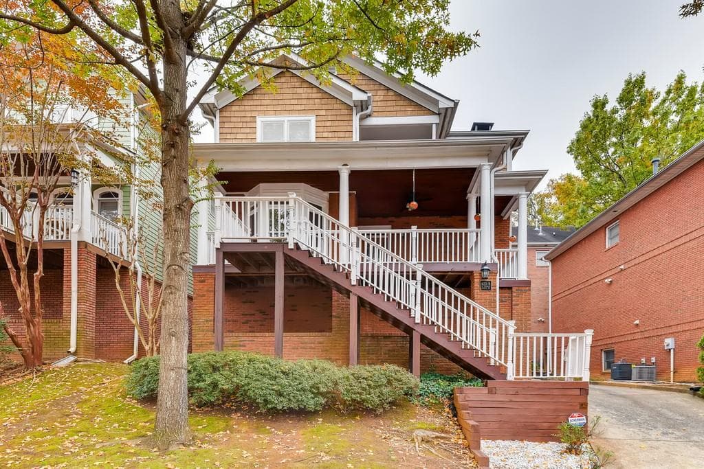 3 bedroom, 3 bathroom, 1,878 sq ft single family residence sold at 823 SAINT CHARLES Avenue 9, Atlanta, GA 30306