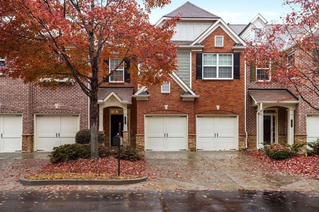 3 bedroom, 4 bathroom, 2,600 sq ft townhouse sold at 1207 Fairfax Way, Roswell, GA 30075