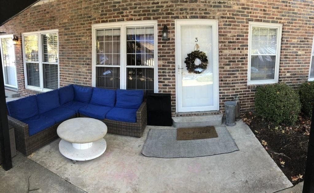 2 bedroom, 2 bathroom, 1,090 sq ft condominium sold at 3675 Peachtree Road 3, Atlanta, GA 30319