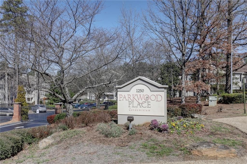 2 bedroom, 2 bathroom, 1,208 sq ft condominium sold at 1250 Parkwood Circle 1002, Atlanta, GA 30339