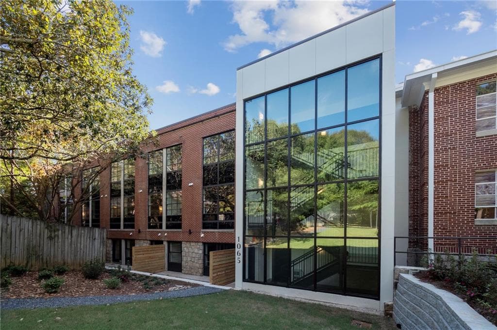 1 bedroom, 1 bathroom, 757 sq ft condominium sold at 1065 United Avenue 103, Atlanta, GA 30316
