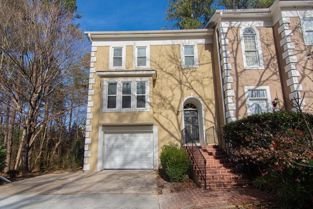4 bedroom, 3 bathroom, 2,266 sq ft townhouse sold at 3907 Lodge Alley 3907, Duluth, GA 30096
