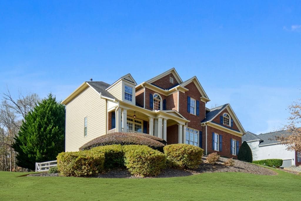 5 bedroom, 5 bathroom, 4,726 sq ft single family residence sold at 1060 Water View Lane, Suwanee, GA 30024