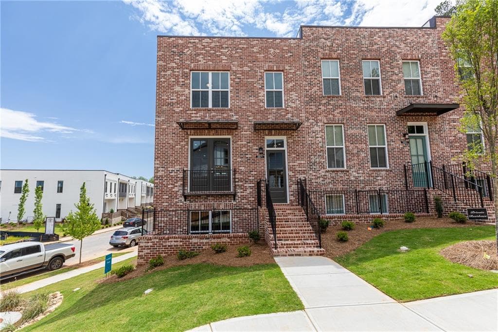 3 bedroom, 4 bathroom, 2,186 sq ft townhouse sold at 3900 Prairie Field Crossing 118, Suwanee, GA 30024