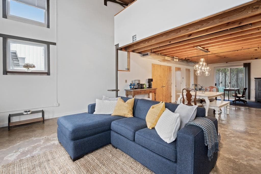 1 bedroom, 2 bathroom, 1,256 sq ft condominium sold at 1661 La France Street 218, Atlanta, GA 30307