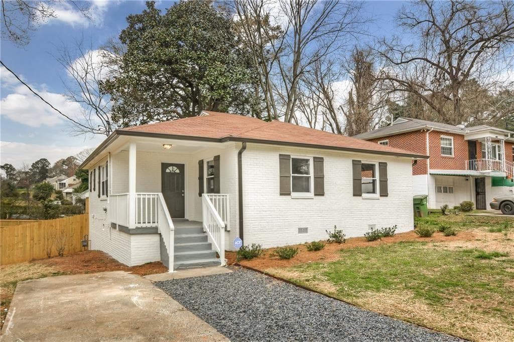 3 bedroom, 2 bathroom, 1,300 sq ft single family residence sold at 1795 Venetian Drive, Atlanta, GA 30311