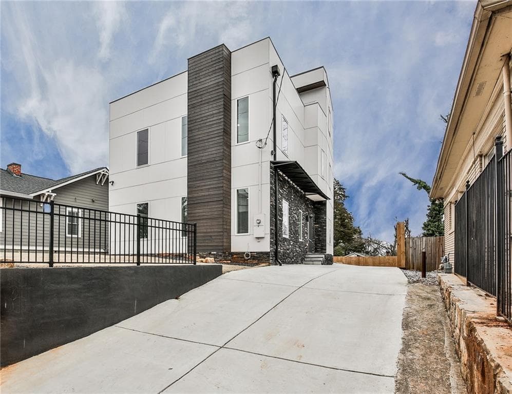 4 bedroom, 4 bathroom, 2,700 sq ft single family residence sold at 126 Moreland Avenue, Atlanta, GA 30316