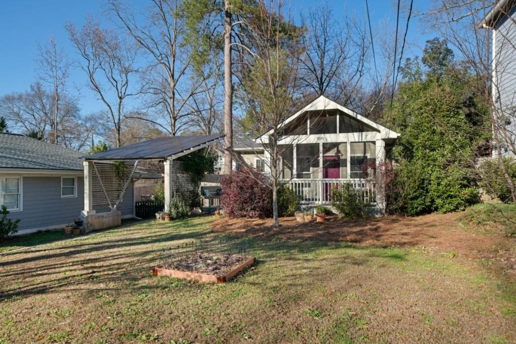 3 bedroom, 2 bathroom, 1,351 sq ft single family residence sold at 1090 Shelby Place, Atlanta, GA 30316