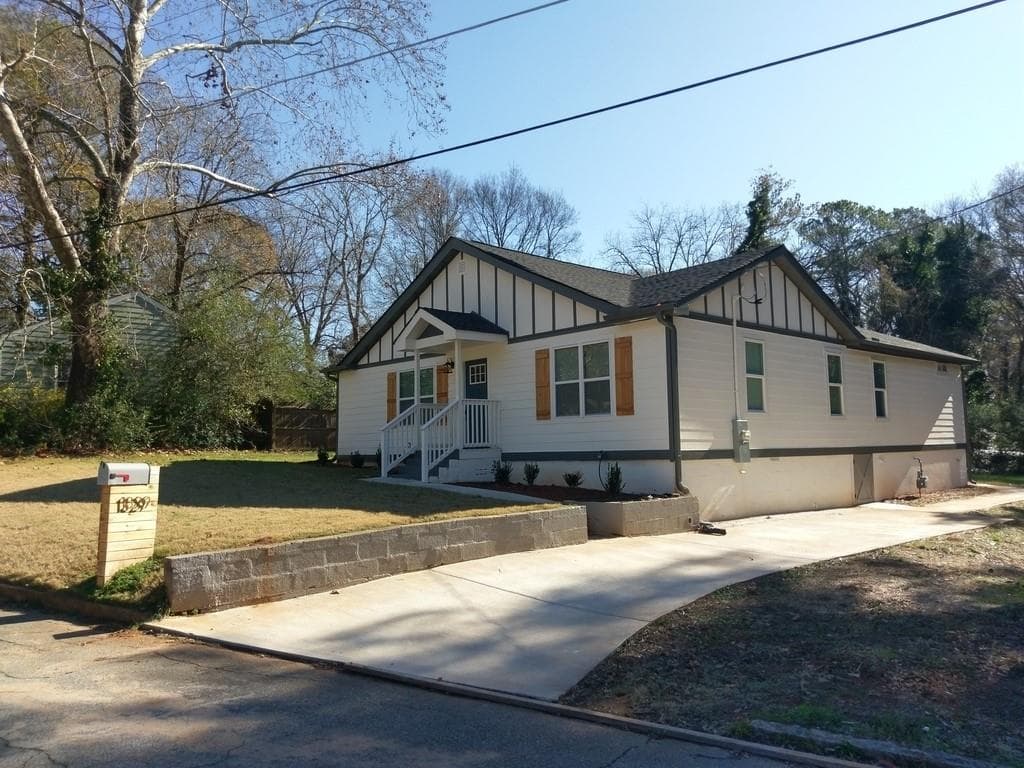 4 bedroom, 2 bathroom, 1,900 sq ft single family residence sold at 1329 Black Oak Drive, Atlanta, GA 30316