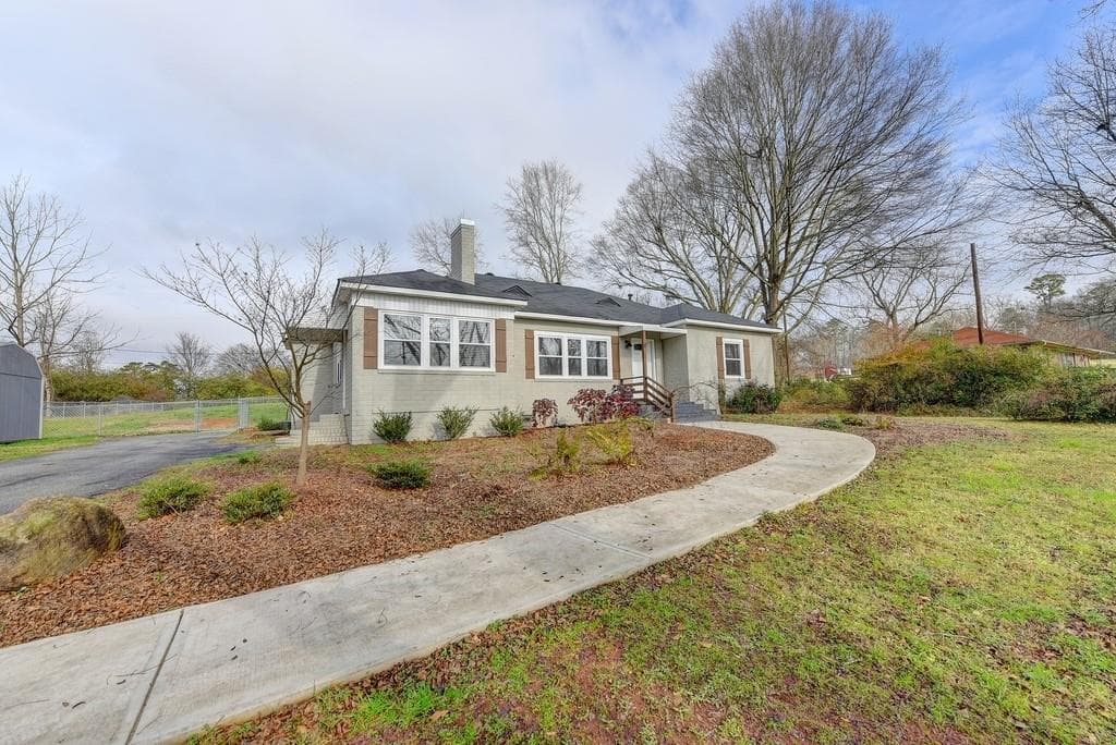 3 bedroom, 2 bathroom, 1,581 sq ft single family residence sold at 855 Commerce Road, Jefferson, GA 30549