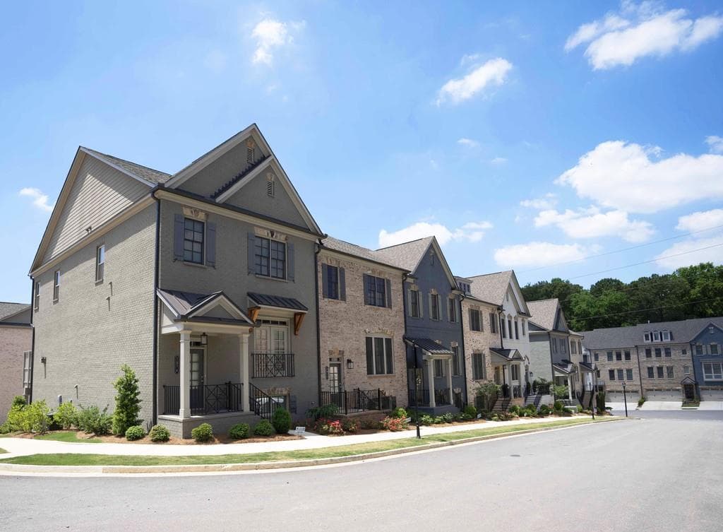 4 bedroom, 4 bathroom, 2,524 sq ft townhouse sold at 2431 Skyland Way 71, Brookhaven, GA 30319