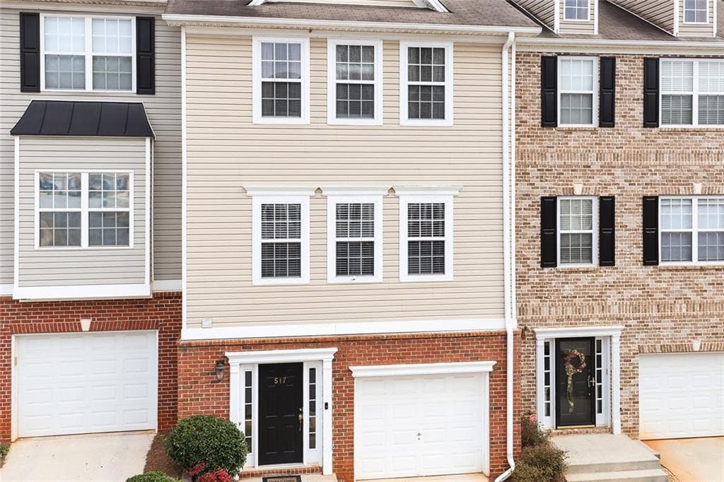 3 bedroom, 4 bathroom, 1,470 sq ft townhouse sold at 517 Lantern Wood Drive, Scottdale, GA 30079