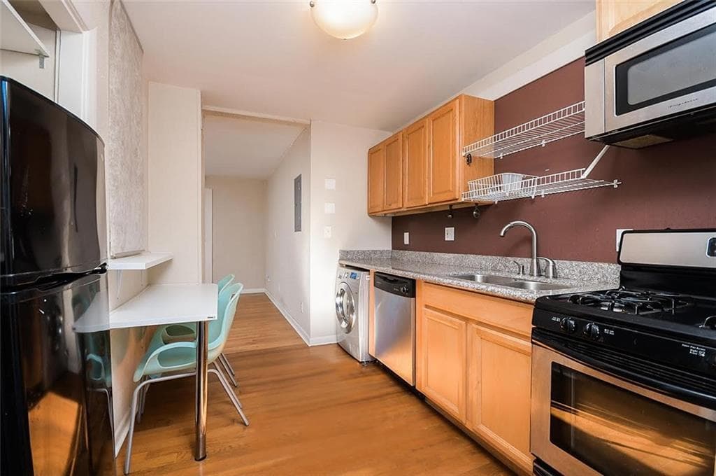 1 bedroom, 1 bathroom, 492 sq ft condominium sold at 1355 Euclid Avenue 16, Atlanta, GA 30307