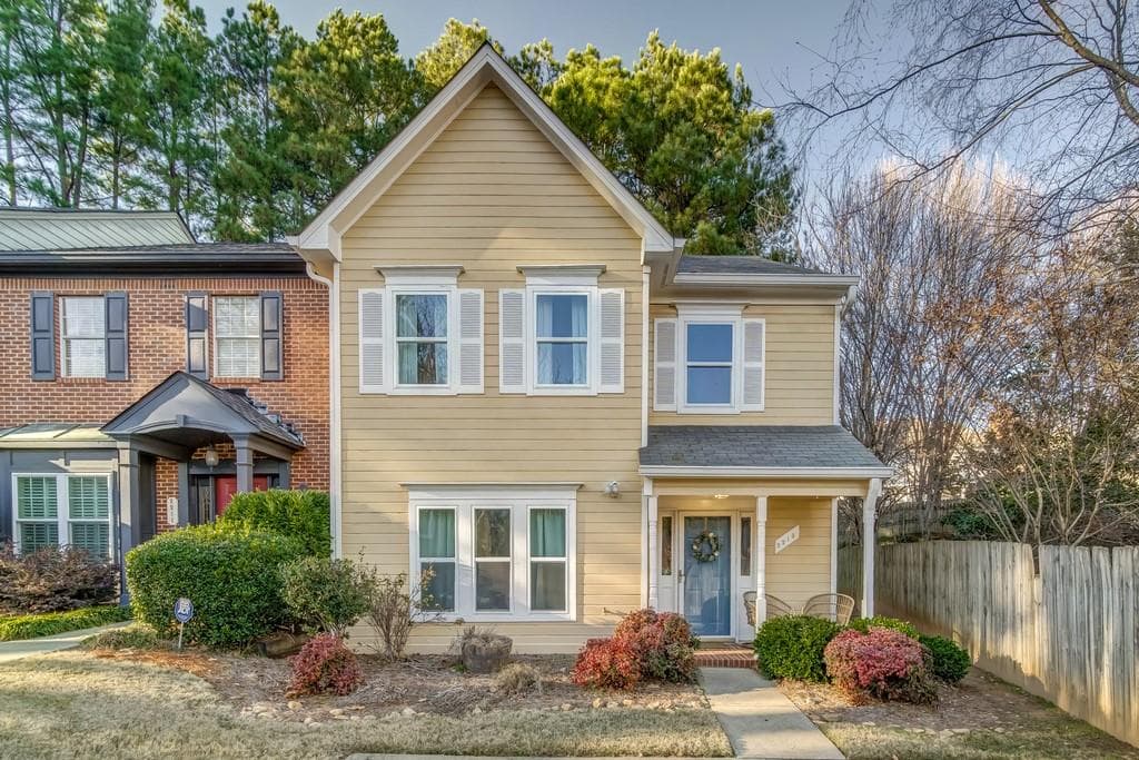 2 bedroom, 3 bathroom, 1,620 sq ft townhouse sold at 2213 Vinings North Lane, Smyrna, GA 30080