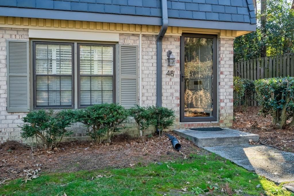 2 bedroom, 2 bathroom, 1,150 sq ft townhouse sold at 48 Glenald Way, Atlanta, GA 30327