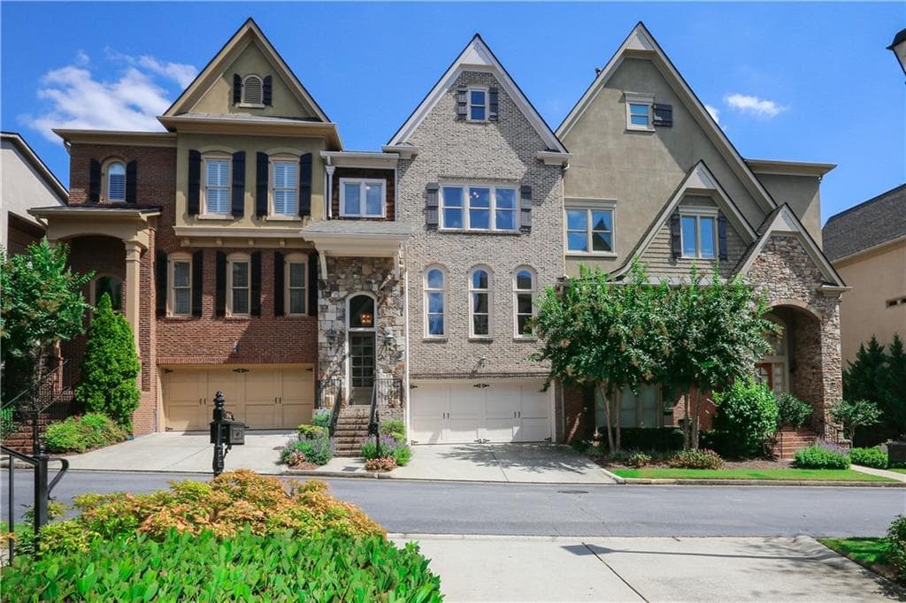 4 bedroom, 4 bathroom, 2,884 sq ft townhouse sold at 1945 Saxon Valley Circle, Brookhaven, GA 30319