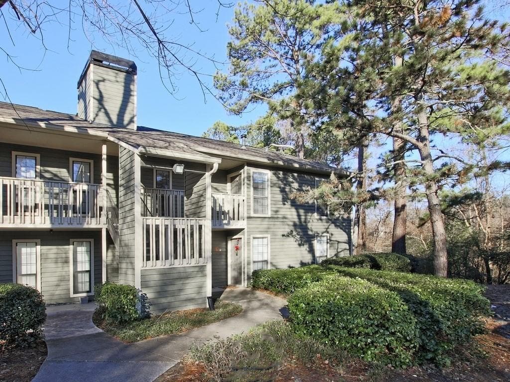 2 bedroom, 2 bathroom, 1,350 sq ft condominium sold at 2606 Vinings Central Drive 42, Atlanta, GA 30339