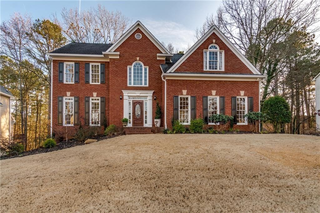 4 bedroom, 3 bathroom, 2,496 sq ft single family residence sold at 2009 Cresthaven Walk, Woodstock, GA 30189
