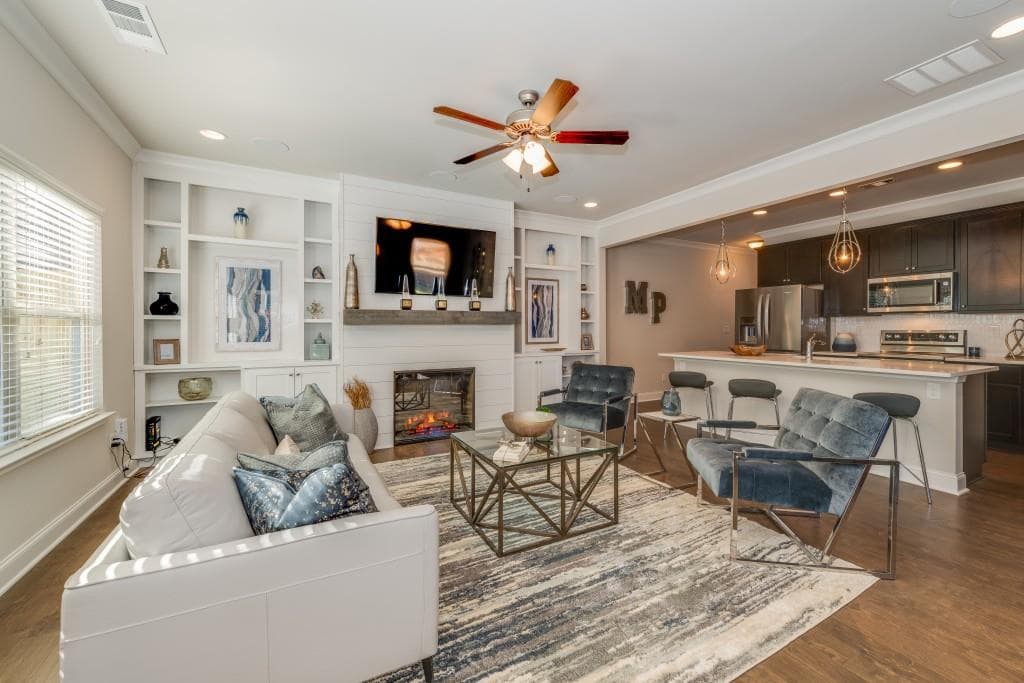 3 bedroom, 3 bathroom, 1,891 sq ft townhouse sold at 398 Mulberry Row 1606, Atlanta, GA 30354