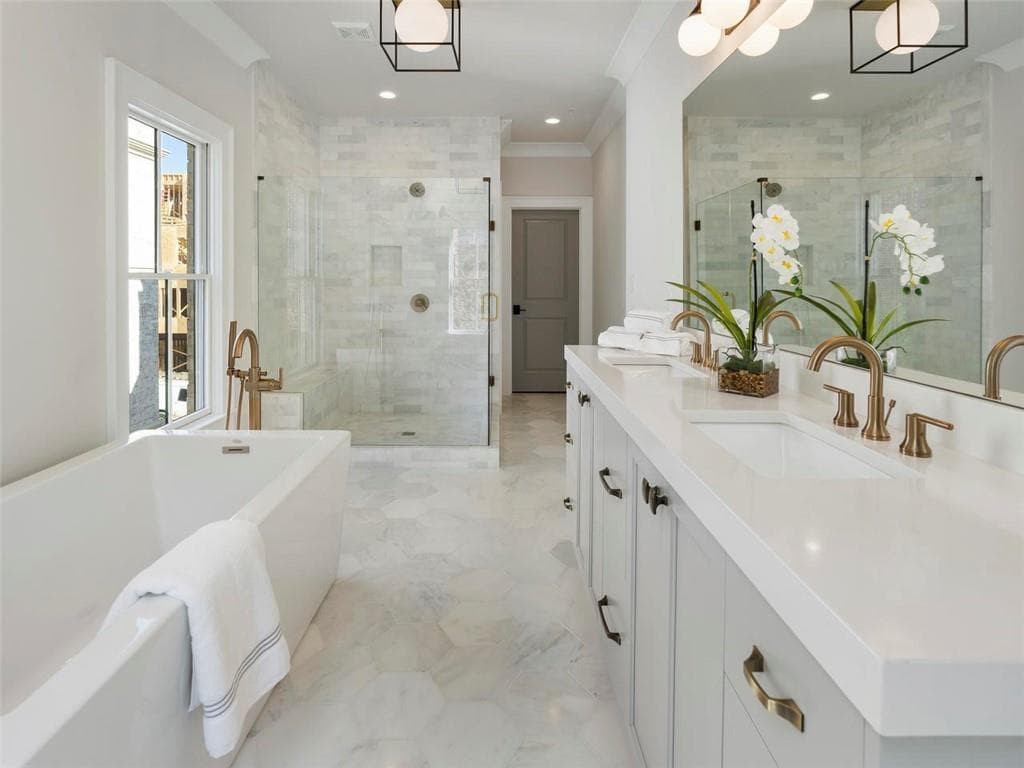 4 bedroom, 5 bathroom, 2,750 sq ft townhouse sold at 3715 Peachtree Road 14, Atlanta, GA 30319