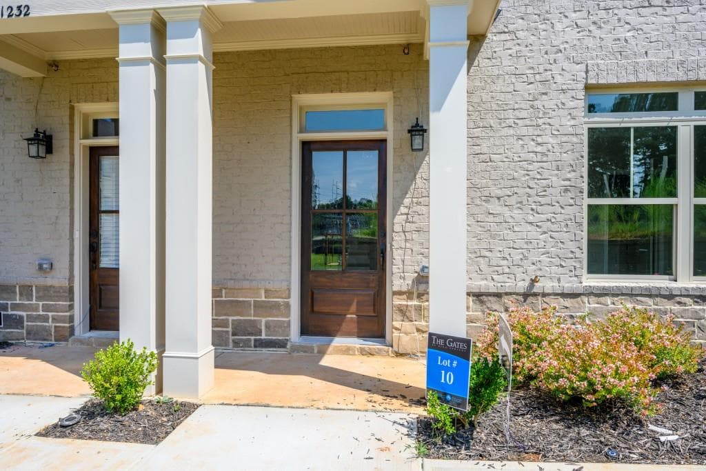 3 bedroom, 4 bathroom, 2,000 sq ft townhouse sold at 1252 Stone Castle Circle 14, Smyrna, GA 30080