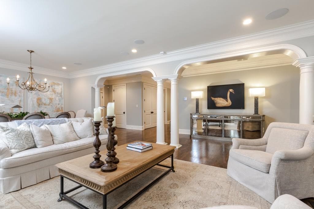 2 bedroom, 3 bathroom, 2,402 sq ft condominium sold at 2960 Pharr Court South N#2, Atlanta, GA 30305