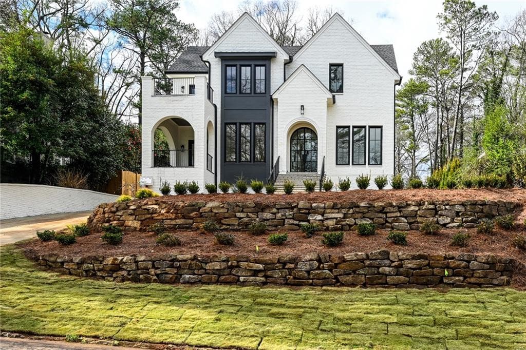 6 bedroom, 7 bathroom, 6,500 sq ft single family residence sold at 4072 N Ivy Road, Atlanta, GA 30342