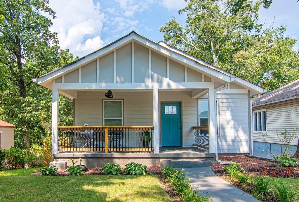 2 bedroom, 2 bathroom, 1,200 sq ft single family residence sold at 251 SE Memorial Terrace, Atlanta, GA 30316