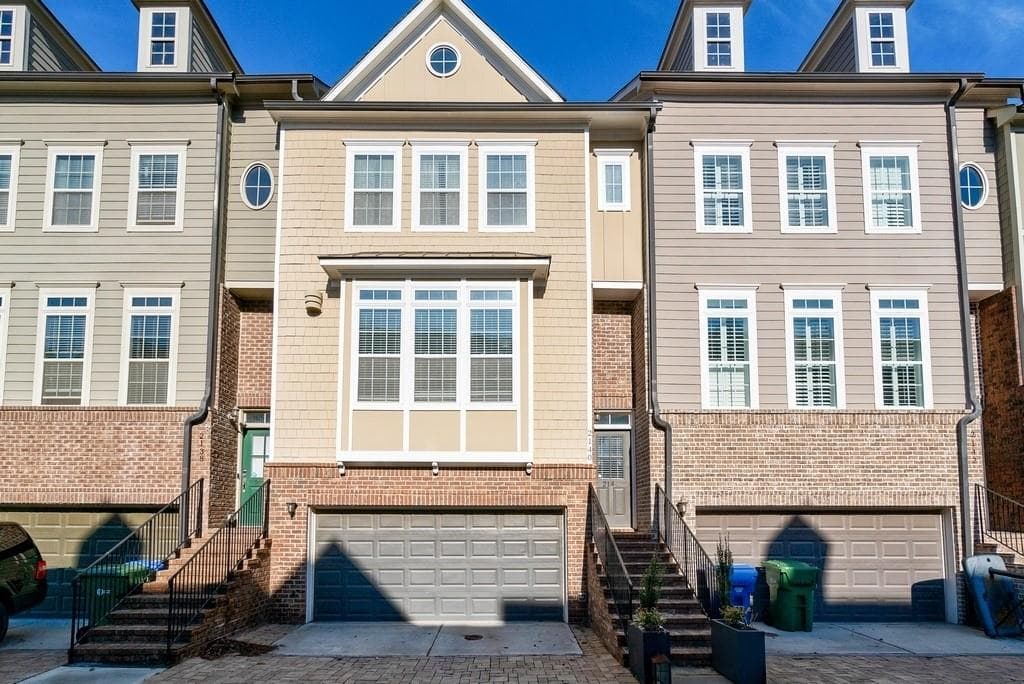 3 bedroom, 4 bathroom, 2,450 sq ft townhouse sold at 2140 Shale Lane, Atlanta, GA 30318