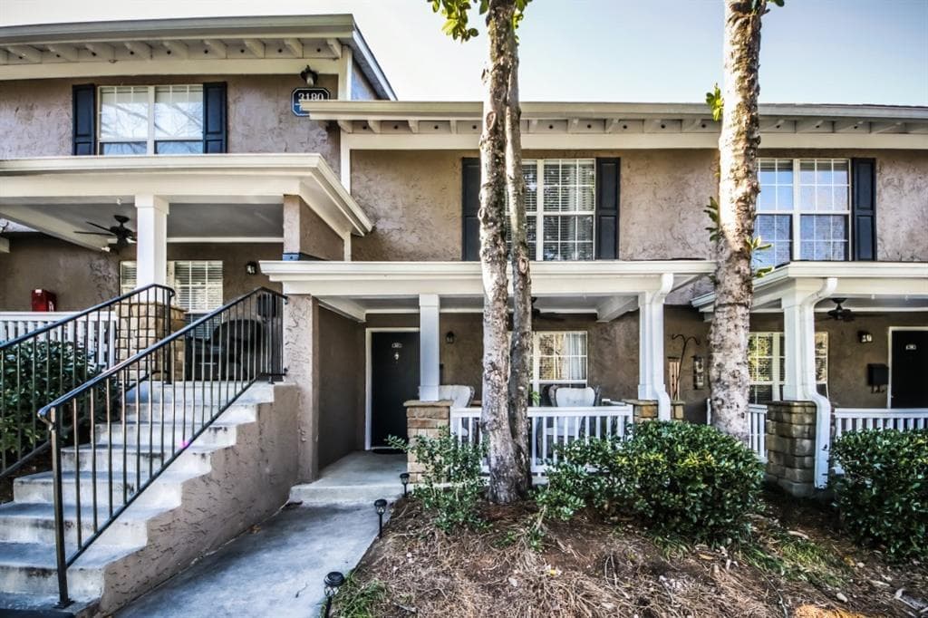2 bedroom, 2 bathroom, 1,156 sq ft townhouse sold at 3180 Seven Pines Court 105, Atlanta, GA 30339