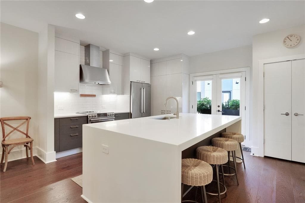 3 bedroom, 4 bathroom, 2,458 sq ft townhouse sold at 710 Oakview Road, Decatur, GA 30030
