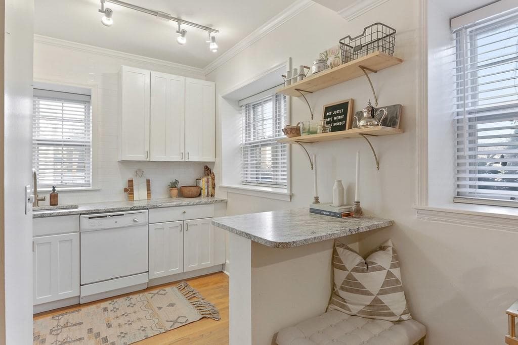1 bedroom, 1 bathroom, 867 sq ft condominium sold at 802 FREDERICA Street 5, Atlanta, GA 30306