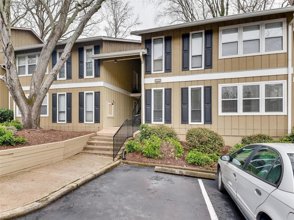 1 bedroom, 1 bathroom, 748 sq ft condominium sold at 5153 Roswell Road 6, Atlanta, GA 30342