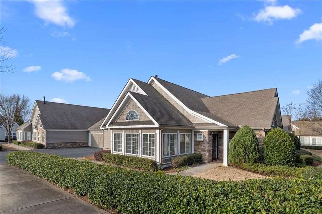 2 bedroom, 2 bathroom, 1,550 sq ft condominium sold at 100 Sweet Apple Circle, Alpharetta, GA 30004