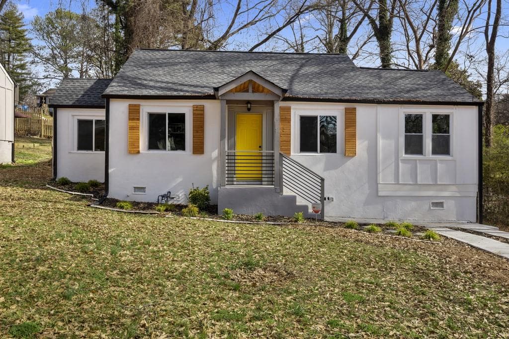 3 bedroom, 2 bathroom single family residence sold at 511 PELTON Place, Atlanta, GA 30318
