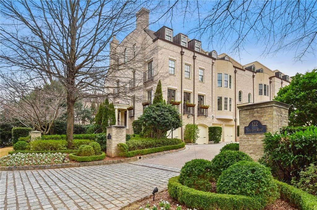 4 bedroom, 6 bathroom, 5,000 sq ft townhouse sold at 122 Old Ivy Road 11, Atlanta, GA 30342