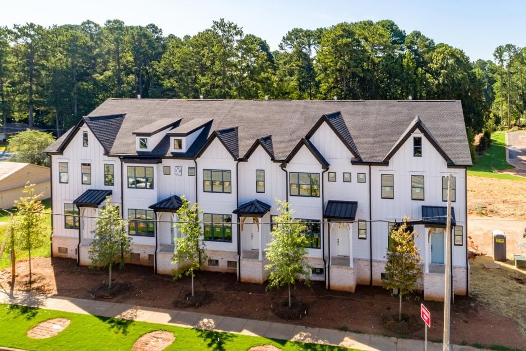 3 bedroom, 4 bathroom, 2,287 sq ft townhouse sold at 3182 Kincaid Drive, Decatur, GA 30033