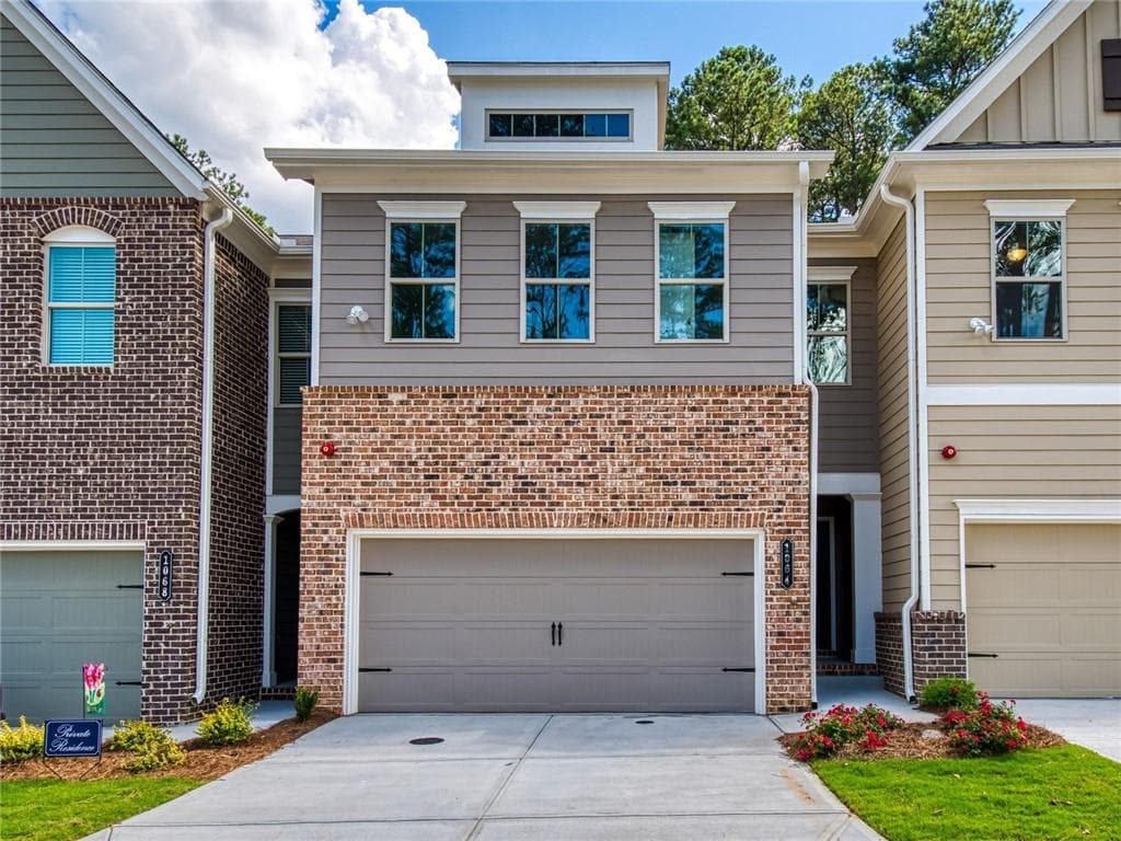 3 bedroom, 3 bathroom, 2,032 sq ft townhouse sold at 1064 Broadview Drive 15, Marietta, GA 30062